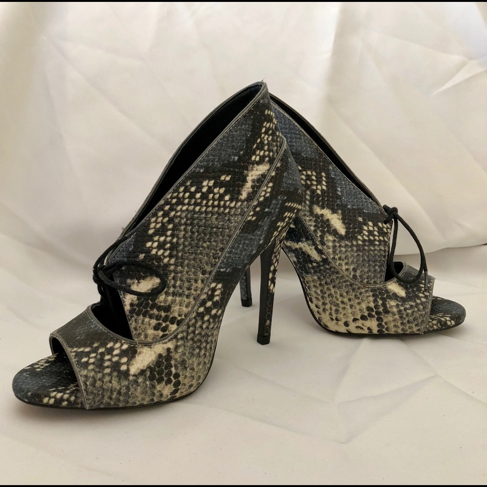 Gorgeous Snakeskin Bootie NWOT